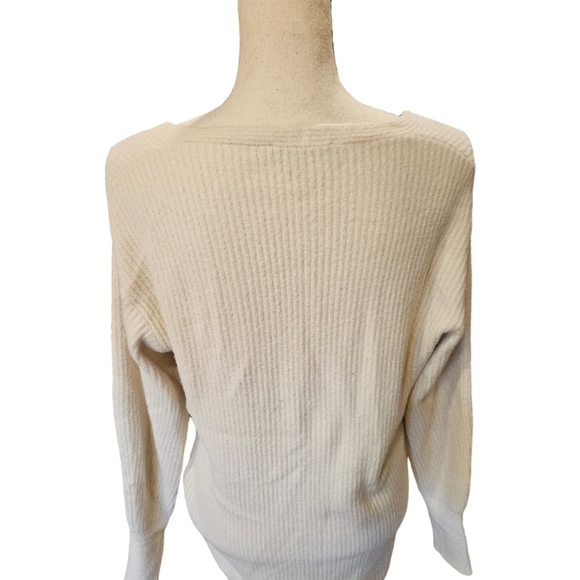 Express Cream Sweater - Picture 6 of 8